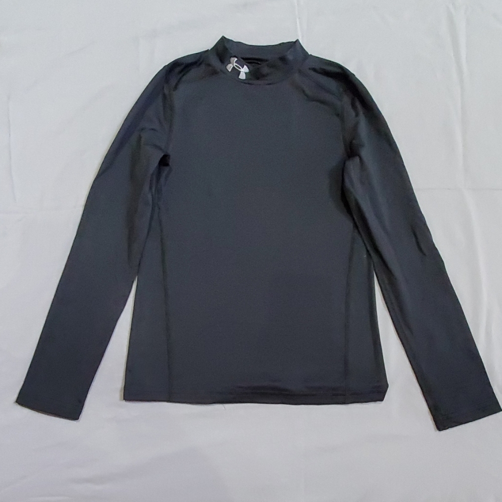 Under Arnour youth medium fitted cold gear.